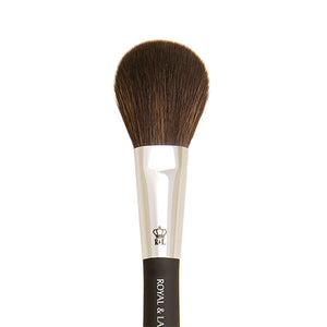 OMNIA® A favorite shape among both artists and enthusiasts, this perfectly sized, extra-soft brush applies powder and bronzer with ease. The gently rounded shape fits the natural contours of the face for precise application.