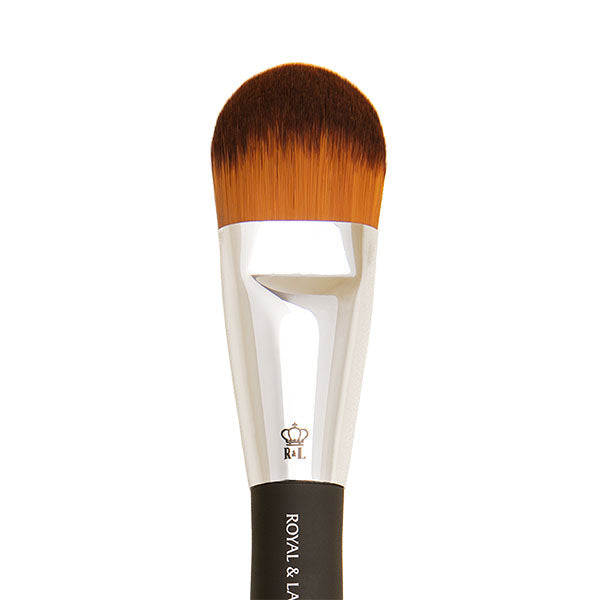 OMNIA® Elite, extra-large foundation brush features dense filaments and a curved edge for a buildable, medium-to-full-coverage finish.