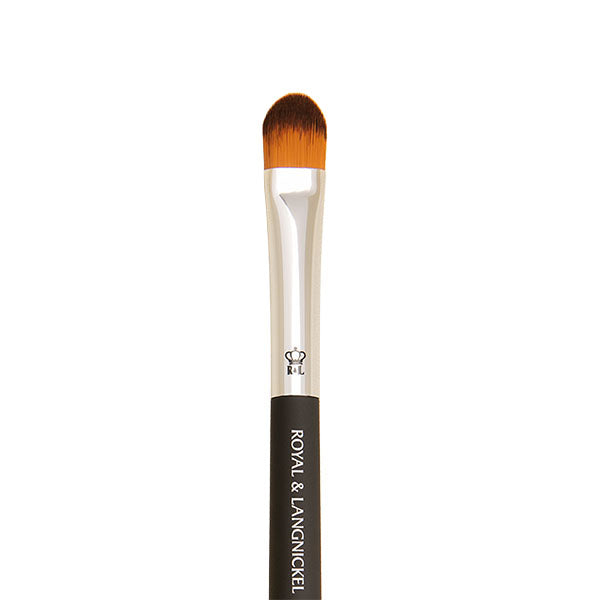 OMNIA® Paddle-style concealer brush for highlighting and color correcting with cream or liquid products. Especially useful for targeting larger areas with precision.