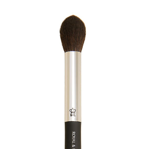 OMNIA® Bullet-shaped brush precisely applies powder products to detailed areas of the face for a beautiful complexion. Set makeup to prevent creasing under the eyes, around the nose and mouth, and delicately apply highlighter to the cheeks with this small face brush.