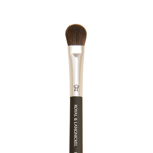 OMNIA® Pat and sweep product evenly over the entire lid with this large, paddle-style eyeshadow brush. The soft, synthetic hair picks up and blends product seamlessly.