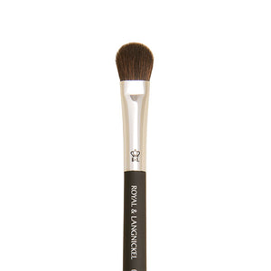 OMNIA® Pat and sweep product evenly over the entire lid with this large, paddle-style eyeshadow brush. The soft, synthetic hair picks up and blends product seamlessly.