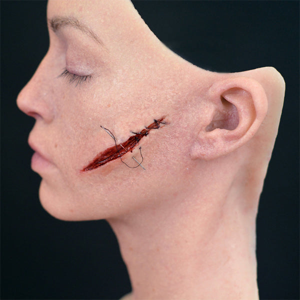 Out Of Kit Peel N&#39; Stick Prosthetics, Stitchable Wound (Medium)